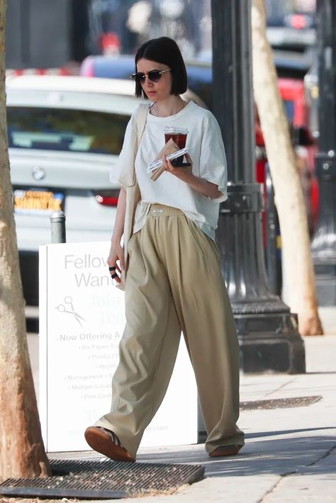 Lily Collins Casual, White Trouser Pants, Emily Cooper, Lily Collins Style, Trainers Outfit, Training Dogs, Off Duty Outfits, Secret Language, Celebrity Street Style