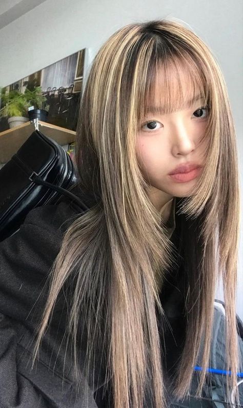 Tan Girl, Hair Asian, Blonde Streaks, Highlights Hair, Brown Hair With Blonde Highlights, Blonde Highlights, Hair Highlights, Brown Hair, Highlights