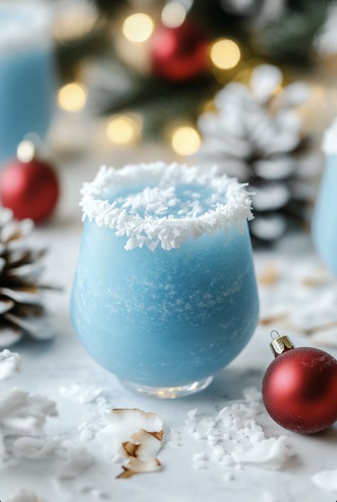 Jack Frost Winter Cocktail Jack Frost Pina Colada, Pretty Christmas Drinks, Winter Wonderland Cocktail, Jack Frost Drink, Jack Frost Cocktail, Blue Moon Cocktail, Best Christmas Cocktails, Cocktails Easy, White Russian Recipes