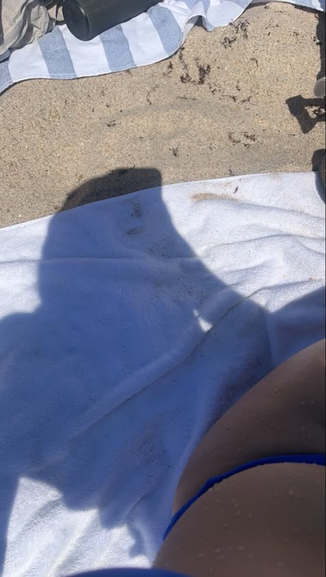 beach, beach aesthetic, blue, beach pictures, beach pics, white towel, blue bikini, beach day Beach Day Aesthetic Photos, Beach Legs Pic Aesthetic, Blue Beach Pictures, Beach Towel Aesthetic, Fale Story, Beach Shade, Beach Tan, Blue Swimwear, Beach Pics