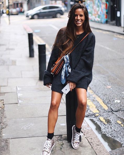 London Memories 🇬🇧 For those who asked for this Glitter sneakers they're from @338online ⚡️ Glitter Sneakers Outfit, Maxi Sweater, Who Asked, Glitter Sneakers, Casual Chic Outfit, Chic Outfit, Blogger Style, Street Style Inspiration, Sneakers Outfit