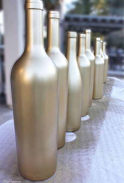 gold spray painted bottles, crafts, how to, repurposing upcycling Gold Spray Paint Diy, Spray Painted Wine Bottles, Spray Painted Bottles, Reuse Wine Bottles, Liquor Bottle Crafts, Painted Glass Bottles, Bottle Centerpieces, Painted Bottles, Empty Wine Bottles