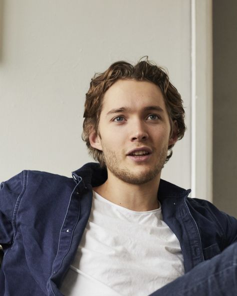 Toby Regbo Reign, Reign Mary And Francis, Alison Sudol, Reign Mary, Toby Regbo, Italian Hair, The Dictator, Grunge Guys, Perfect Boy