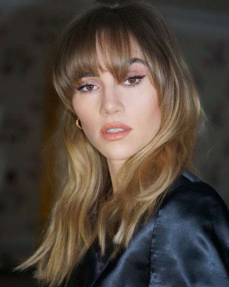 suki waterhouse Suki Waterhouse Makeup, Suki Waterhouse Hair, Olive Skin Blonde Hair, Shag With Bangs, Bardot Hair, London Girl, Olive Skin Tone, Brunette Hair With Highlights, Olive Skin