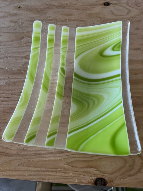 Fused Glass Bowls Ideas, Printable Flower Pattern, Fused Plates, Fused Glass Plates Bowls, Fusing Glas, Fused Glass Dishes, Fused Glass Bowl, Fused Glass Plates, Glass Fusion Ideas