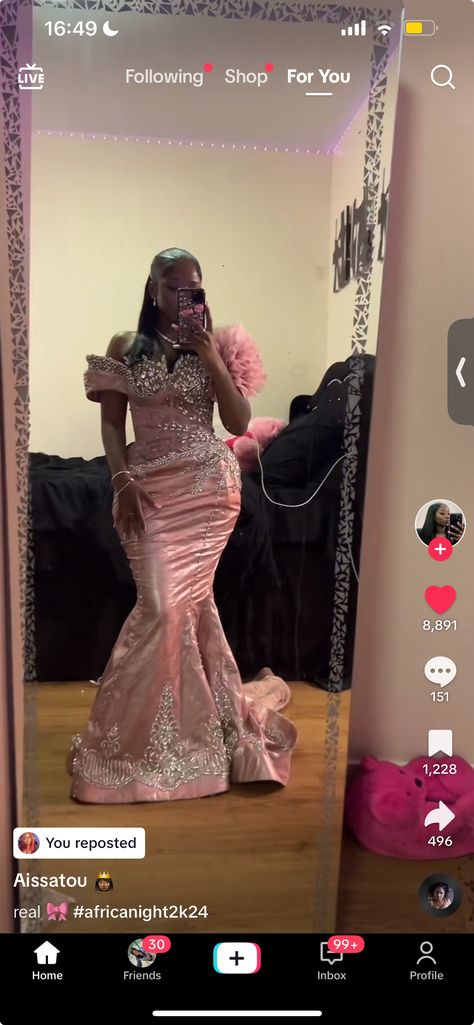 Bazin Styles, Prom Dress Inspo, Prom Inspiration, Prom Inspo, African Prom Dresses, Sparkly Prom Dresses, Gorgeous Prom Dresses, Dream Prom, Prom Girl Dresses