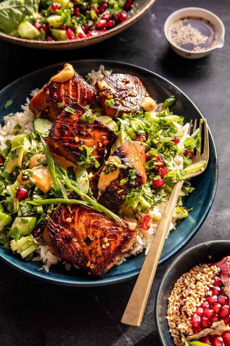 Spicy Ginger Caramelized Salmon Bowl | halfbakedharvest.com Party Dinner Ideas, Recipes For Family Dinner, Family Dinner Party, Half Baked Harvest Recipes, Ginger Salmon, Recipes Healthy Dinner, Marinated Salmon, Salmon Bowl, Dinner Recipes Healthy