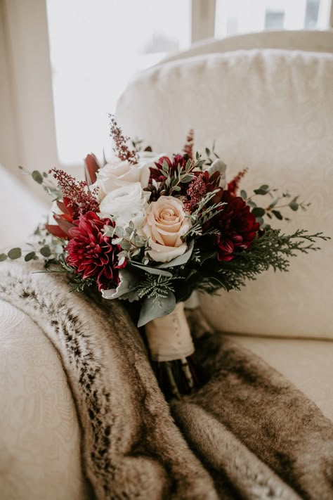 Bridal Bouquet Winter Burgundy, Wedding Flowers With Burgundy, Maroon Fall Wedding Bouquet, Burgundy Rose Bouquet Wedding, Wine And Blush Bouquet, Marron Flowers Bouquets, Burgundy And Green Bouquet, Bridal Bouquet With Burgundy, Flowers For Burgundy Wedding