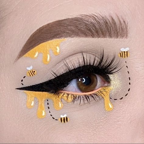 Out Of The Box Makeup Looks, Eye Makeup Drawing Art, Honey Bee Makeup Look, Animal Eye Makeup, Bee Eye Makeup, Bee Makeup Look, Eyeliner Drawings, Duck Makeup, Honey Makeup