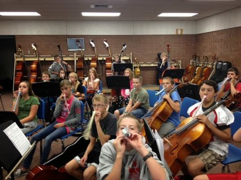 Orchestra Classroom Ideas: Keeping orchestra fun - ideas and thoughts Cello Teaching, Teaching Orchestra, Orchestra Director, Orchestra Classroom, Orchestra Teacher, Violin Teaching, Music Bulletin Boards, Music Teaching Resources, Piano Practice