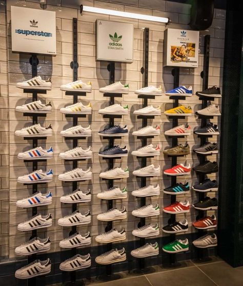 Shoes Shop Design Ideas, Russian Adidas, Shoe Shop Interior Design, Shoes Store Design, Shoes Shop Design, Clothing Store Design Ideas, Comercial Interior Design, Kids Clothing Store Design, Shoe Store Design