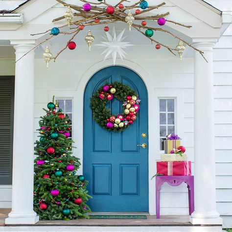 Painted front doors are on the trend! This is just magical with its arched door and welcoming colorful front door! Outdoor Christmas Diy, Christmas Door Decoration, Front Door Christmas Decorations, Christmas Front Doors, Christmas Porch Decor, 12 December, Christmas Porch, Front Porch Christmas Decor, Christmas Door Decorations