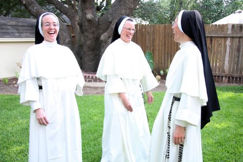 Dominican Nuns, Nuns Habits, Catholic Memes, Catholic Pictures, Bride Of Christ, Modest Wear, Catholic Prayers, Sister Love, Ann Arbor