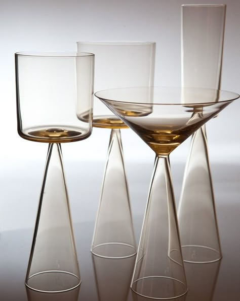 j.l. coquet pythagore crystal glassware Glassware Packaging, Luxury Glassware, Modern Glassware, Wine Glass Design, Elegant Drinking Glasses, Interesting Glassware, Unique Glassware Modern, Textured Glassware, Unique Cocktail Glassware