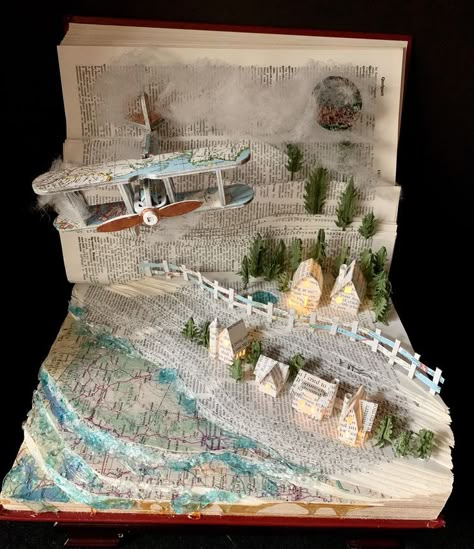 Book Diarama Ideas, 3d Book Art, Book Dioramas, Book Diorama, Upcycled Books Crafts, Art Club Projects, Old Book Art, Book Art Sculptures, Book Art Projects