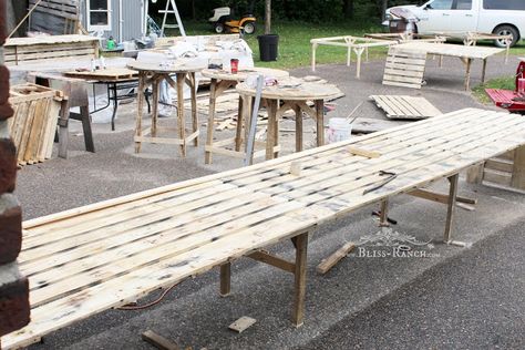 Making Pallet Table Tops for wedding Bliss-Ranch.com Diy Pallet Projects Wedding, Pallet Wedding Tables, Diy Pallet Table Outdoor Party, Palet Table Outdoor Party, Pallet Floor Table Party, Pallet Table Outdoor Party, Garden Party Pallet Table, Pallet Tables, Wood Pallet Tables Outdoor Party