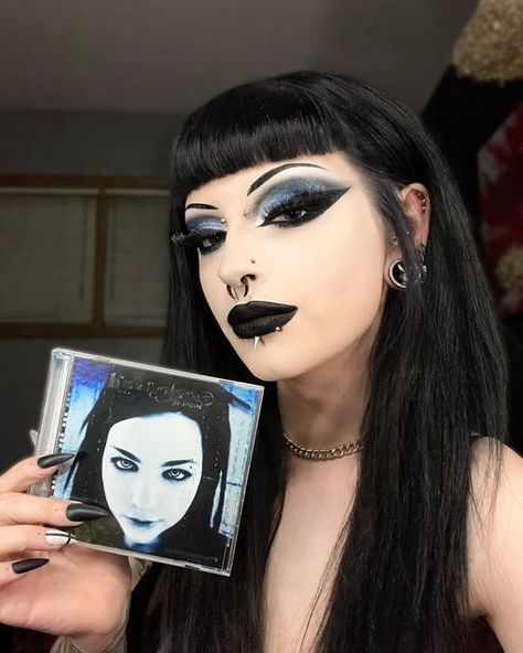 Pretty Goth Makeup, Romantic Goth Makeup, Goth Makeup Looks, Pastel Goth Makeup, Trad Goth Makeup, Goth Makeup Tutorial, Goth Eye Makeup, Cosmetic Inspiration, Bold Makeup Looks