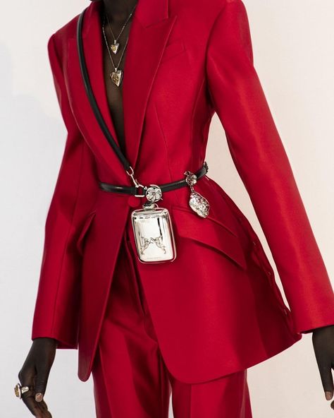 Satin Suit, Tuxedo Women, Woman Suit Fashion, Red Suit, Classy Work Outfits, Formal Outfit, Suit Fashion, National Museum, Elegant Outfit