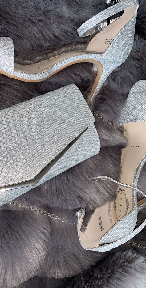 Glitter Fashion, Prom Heels, Heels Classy, Glitter Heels, Handbag Accessories, Silver Gold, High Heels, Prom, Sparkle