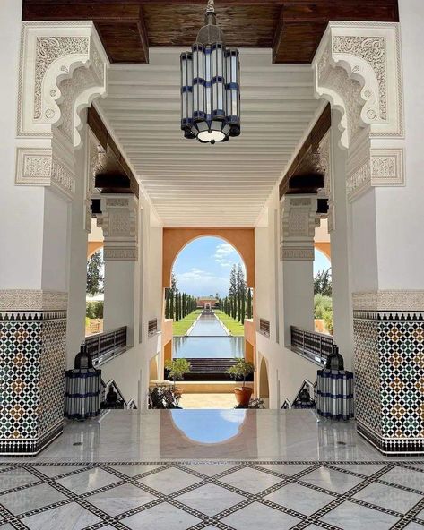 Moroccan Restaurant Interior, Arabian House Design, Architecture 101, Moroccan Restaurant, Moroccan Riad, Moorish Architecture, Red City, Wooden Sofa Set Designs, Marrakesh Morocco