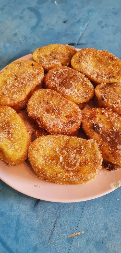 Delicious & Easy Spanish Torrijas Recipe 1 Spanish Baking Recipes, Spain Desserts Recipes, Spanish Food Recipes Spain, Spaniard Food, Spanish Recipes Authentic, Spanish Breakfast Recipes, Spain Dishes, Spain Recipes, International Breakfast