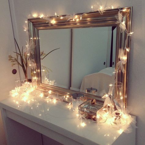 Dress up your MALM dressing table with Christmas lights to give it some festive cheer all year round. Bedroom Canada, Lights Apartment, Lights Backyard, Bedroom Indian, Ikea Vanity, Indoor Christmas Lights, Fairy Lights Decor, Lights Decoration, Lights Decor