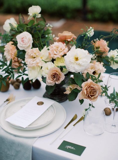 Neutral Centerpieces, Modern Ethereal Wedding, Green Wedding Flowers, Emerald Green Weddings, Romantic Bouquet, Ethereal Wedding, Polka Dot Wedding, Emerald Wedding, Wedding 2024