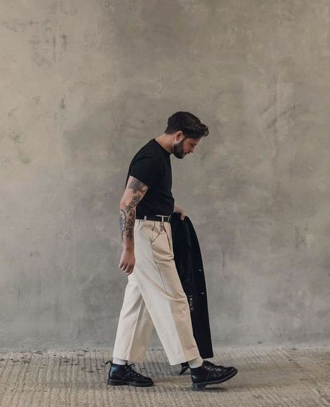 Black Top Outfit Men, Beige Trousers Outfit Men, Beige Trousers Outfit, Trousers Outfit Men, Beige Trouser, Black Top Outfit, Gender Neutral Style, Streetwear Ideas, Trousers Outfit