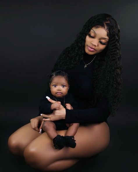 Mommy And Son Photo Shoot Black Newborn, Mommy And Daughter Photo Shoot Ideas, Black Mommy And Me Photo Shoot, Mother Son Photos Black, Mom Daughter And Son Photoshoot, Baby Photoshoot Ideas With Parents, Mommy Newborn Photoshoot, Mommy Daughter Photoshoot Black, Newborn And Mommy Pictures