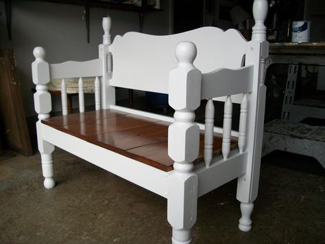 Headboard bench Headboard Benches With Storage, Bed Frame Bench, Headboard Benches, Old Headboard, Headboard Bench, Pallet Bench, Diy Bed Frame, Diy Headboard, Bed Bench