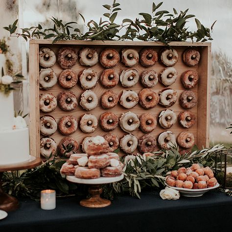 Apple Cider Donuts Wedding, Cider Donuts Wedding, Donut Table, Donut Wall Wedding, Diy Dessert Table, Donut Display, Cider Bar, Wedding Diet, Corporate Dinner