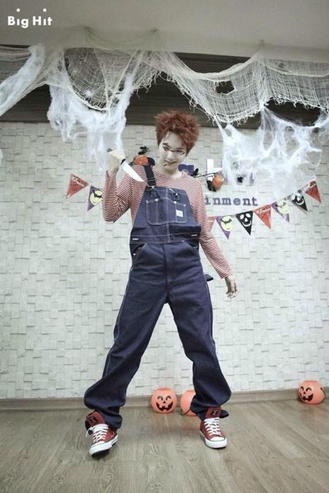 'Chucky Suga'- BTS Halloweem Costume Bts Halloween Costumes, Bts Halloween, Fanart Bts, Bts Dancing, Min Yoongi Bts, Min Suga, Fan Fiction, Film Serie, Bts Yoongi