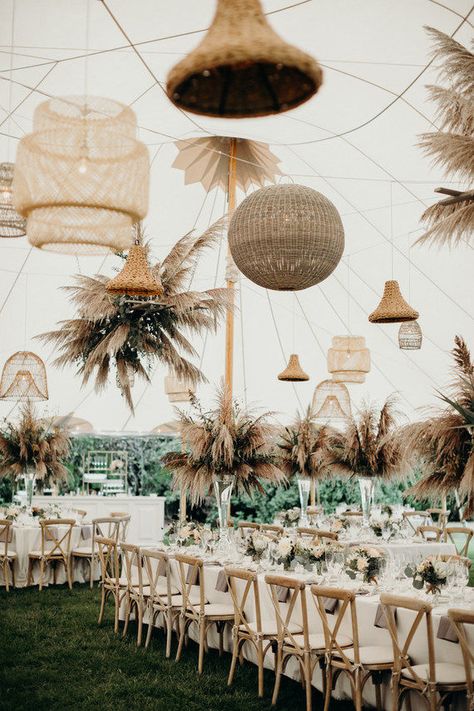 Wedding Contemporary, Tent Ideas, Mexican Boho, Rustic Wedding Decorations, Bohemian Wedding Decorations, Tent Decorations, Grass Wedding, Centre Table, Wedding Tent