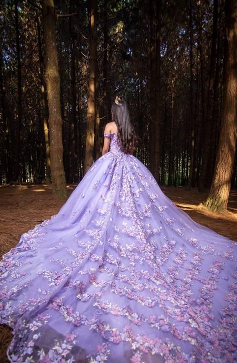 Purple Wedding Dress Aesthetic, Rapunzel Themed Sweet 16 Dress, Purple Sweet 16 Ideas, 15 Dresses Quinceanera Purple, Quinceanera Lavender, Light Purple Quinceanera Dresses, Wedding Dresses Purple, Purple Quince Dress, Enchanted Forest Quinceanera Theme