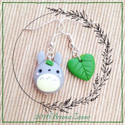 Ghibli Totoro, Crea Fimo, Diy Polymer Clay, Neighbor Totoro, Pin Earrings, Clay Diy Projects, Earrings Polymer, Polymer Clay Diy, Polymer Clay Jewelry Diy