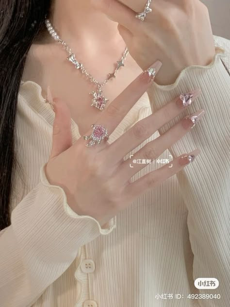 Asian Jewelry Korean Fashion, Asian Jewelry Aesthetic, Douyin Jewelry, Korean Jewellery, Light Pink Aesthetic, Makeup Chinese, Dreamy Jewelry, Stylish Jewelry Accessories, Ethereal Jewelry