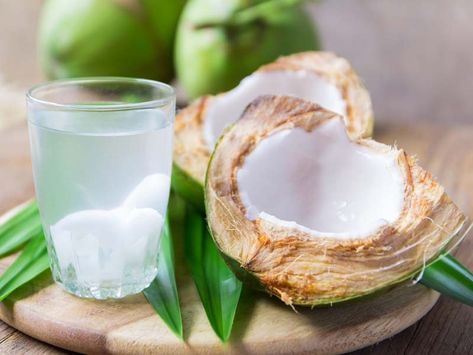 Health Benefits Of Coconut Water Coconut Water Recipes, Coconut Water Benefits, Coco Oil, Diy Coconut, Cucumber Water, Air Kelapa, Coconut Health Benefits, Water Benefits, Fiber Rich Foods