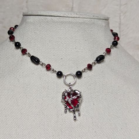 Dripping Chain Red Heart Beaded Red And Black Chain Choker Necklace Measures Approximately 14 Inches With A Lobster Clasp And 1.5 Inch Extension Chain. Crystal Chain Necklace, Cute Halloween Jewelry, Chain Bead Necklace, Grunge Handmade Jewelry, Necklaces Red, Wire Bead Necklace, Handmade Charm Necklace, Red Handmade Necklace, Chunky Bead Necklace