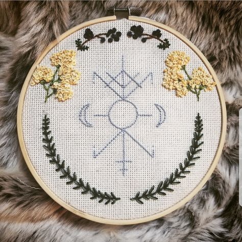 freyavvitch: “My first commissioned piece, for good health and good spirits. With rosemary, elderflowers, and juniper berries. ” Witchy Embroidery, Sewing Pillows Ideas, Embroidery Patterns Free Templates, Snitches Get Stitches, Cross Stitch Boards, Juniper Berries, Folk Design, Cross Stitch Love, Baba Yaga