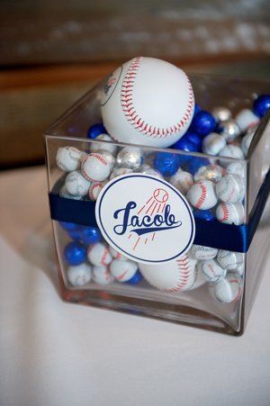 Dodger Theme Party, Dodger Theme Birthday Party Centerpiece Ideas, Dodgers Birthday Party Decorations, Dodger Theme Birthday Party, Dodger Decorations, Dodgers Christmas, Dodgers Baby Shower Ideas, Yankees Party, Dodgers Birthday Party