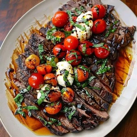 Steak Caprese, Balsamic Marinade, Grilled Flank Steak, Giada De Laurentiis, Grandmas Recipes, Grilled Steak, Steak Dinner, Flank Steak, Honey Garlic