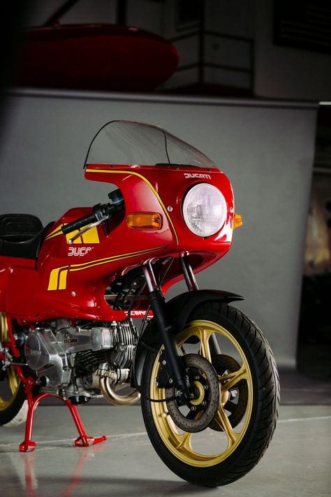 Featured Listing - 1984 Ducati 650SL Pantah - Rare SportBikes For Sale Ducati Desmo, Ducati Pantah, Moto Ducati, Red Race, Motorcycle Wallpaper, Ducati Motorcycles, Moto Vintage, Motor Bikes, Classic Motors