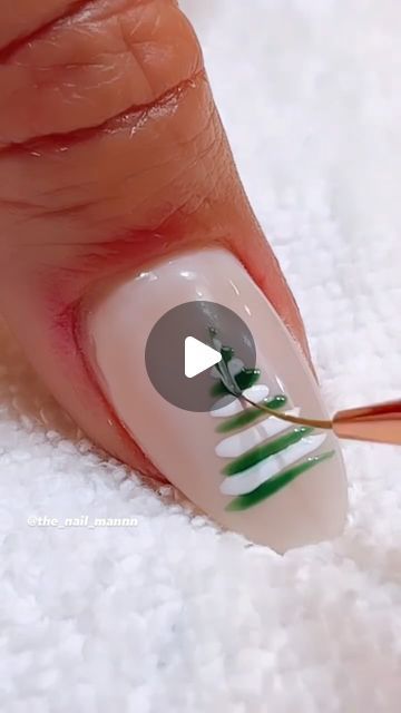 Artists Universum 🖌️ on Instagram: "The Nail Mannn is a talented nail artist known for her intricate and festive designs. In her latest Christmas-themed video, she demonstrates how to create seasonal favorites like Christmas trees, Santa, and more.  Artist: @the_nail_mannn   #art #nailart #christmas" Nail Art Christmas Tree Designs, Xmas Tree Nails Designs, Christmas Nails With Nail Polish, Christmas Tree Ideas Nail Art, Santa Nail Art Christmas, Simple Christmas Nail Art Tutorial, Christmas Nails With Lights, Christmas Nail Art Videos, Nail Art Christmas Tree