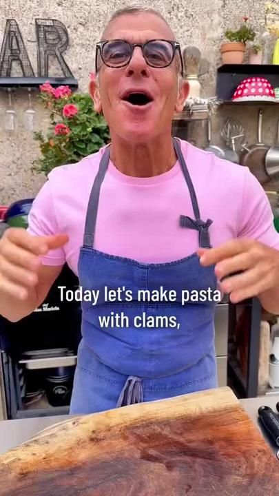 Chef Max Mariola su TikTok Max Mariola, Clam Pasta, Recipes Authentic, Lemon Pasta, Italian Recipes Authentic, Italian Recipes, Salt, Chef, Lemon