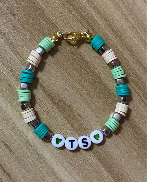 Taylor Swift Debut Jewelry, Taylor Swift Friendship Bracelets Clay Beads, Taylor Swift Eras Tour Bracelet Ideas Clay Beads, Debut Bracelet Ideas, Eras Tour Clay Bead Bracelet, Clay Beads Taylor Swift, Taylor Swift Debut Friendship Bracelet, Debut Bracelet Taylor Swift, 1989 Bracelet Ideas