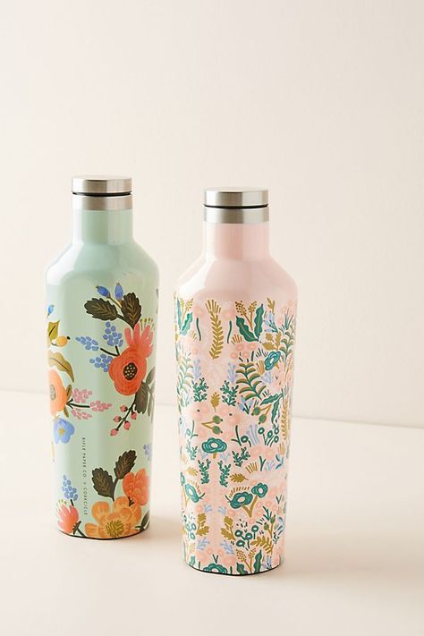 Rose Gold Water Bottle, Copo Starbucks, Bohemian Style Kitchen, Premium Water Bottle, Pretty Water, Plastic Bottle Flowers, Bohemian Kitchen, Cute Water Bottles, Pink Bottle