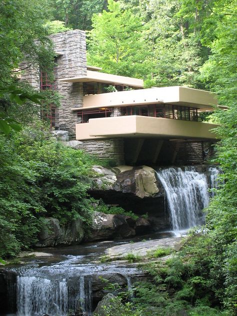 Falling Water Frank Lloyd Wright, Falling Water House, Architecture Cool, Waterfall House, Frank Lloyd Wright Architecture, Frank Lloyd Wright Design, Frank Lloyd Wright Homes, Hillside House, Falling Water