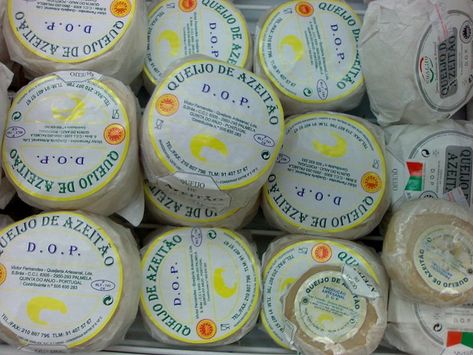 Want to learn about cheese options in Portugal? Check out this guide to the twelve best Portuguese cheeses. Portuguese Cheese, Traveling Portugal, Portuguese Traditions, Culture Fair, Family New Years Eve, New Years Eve Traditions, Fondue Recipes Cheese, Learn Brazilian Portuguese, Portugal Food