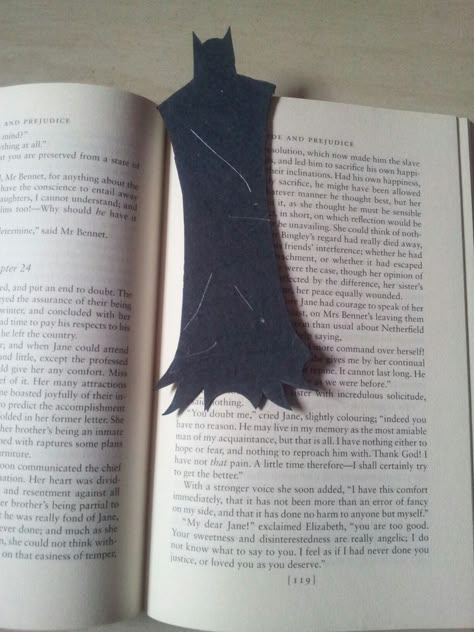 Batman Bookmark, Batman Amigurumi, Batman Book, Batman Diy, Harry Potter Bookmark, Cool Bookmarks, Cute Easy Paintings, Handmade Bookmarks Diy, Bookmarks For Books