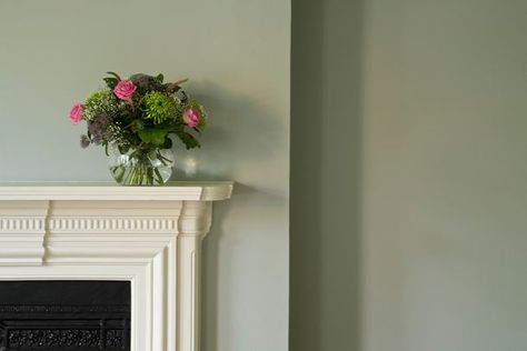 Bluegray_91_Estegg_fireplace Farrow And Ball Blue, Farrow And Ball Blue Gray, Farrow Bal, Grey Blue Kitchen, Modern Country Style, Deco Rose, Farrow And Ball Paint, Farrow And Ball, Bedroom Paint Colors